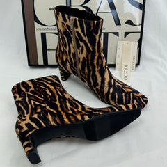 Zebra-patterned thick-soled short boots