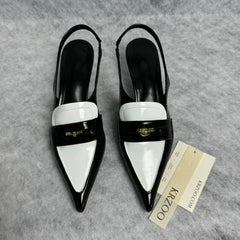 Small gold coin pointed-toe low-heeled shoes