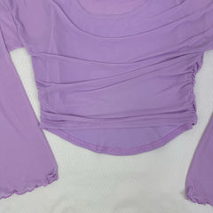 Net fabric elasticated slanting-sleeve top