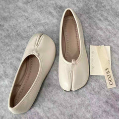 Split-toe shoes with horse-riding boots