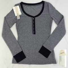 Contrasting-color knitted fitted base top
