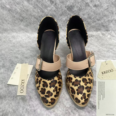 Leopard-print belt buckle shoes
