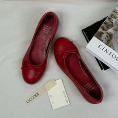 Soft-soled comfortable one-piece slip-on shoes