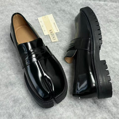 Split-toe shoes with pigtail laces and small leather shoes