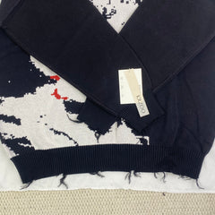 Headpiece tassels damage knitted sweaters