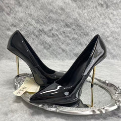 Metal tip black lacquered leather high heels