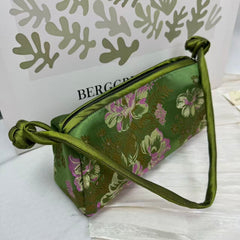 Classical style buttoned handbag