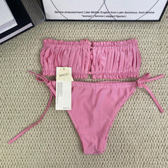 Strapless three-piece bikini
