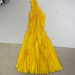 Pleated V-neck wide skirt with straps and pure color