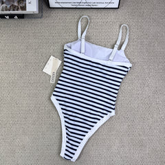 Color-blocked one-piece swimming suit