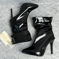 Pointed short stack boots