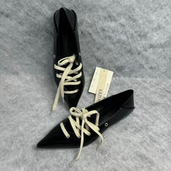Strap-on two-piece pointed toe shiny leather shoes