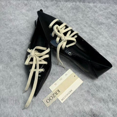 Strap-on two-piece pointed toe shiny leather shoes