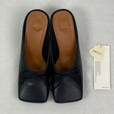 Round-head bow-fronted low-heeled shoes