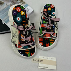 Pancake-style stenciled flip-flop