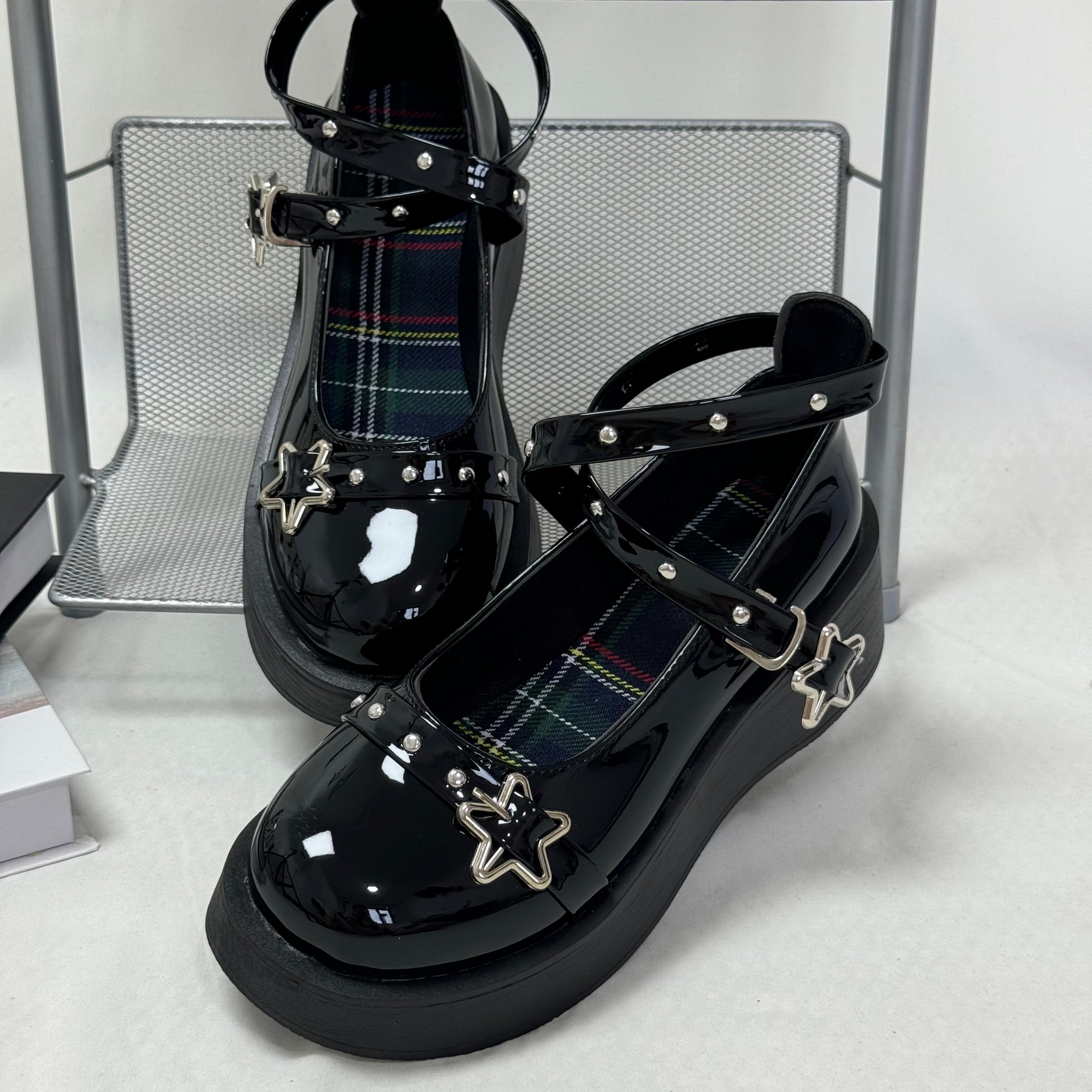 Retro small leather shoes with thick soles