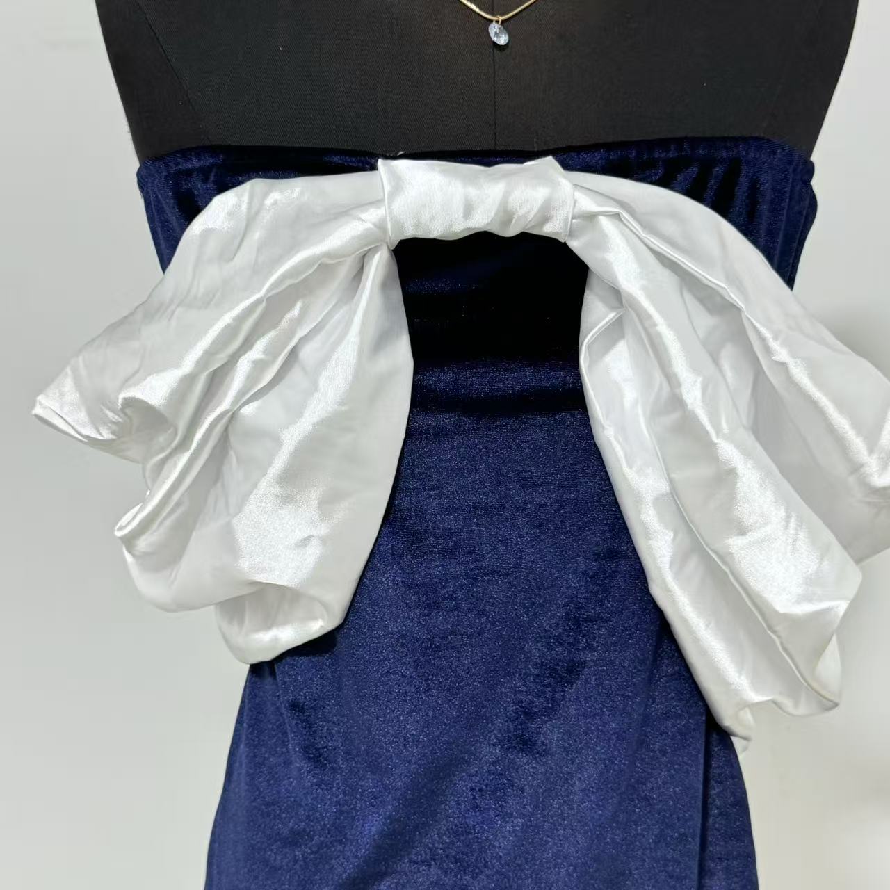 Tight-fitting Gown with a Large Bow