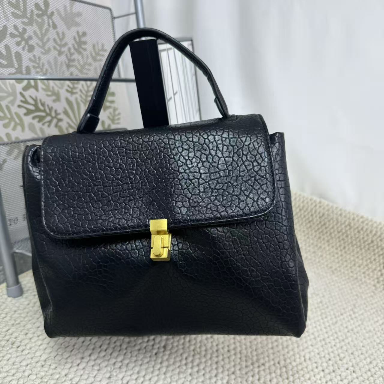 Pitot commuter crossbody bag