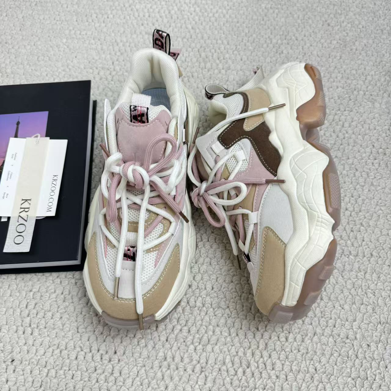 High-top sports shoes