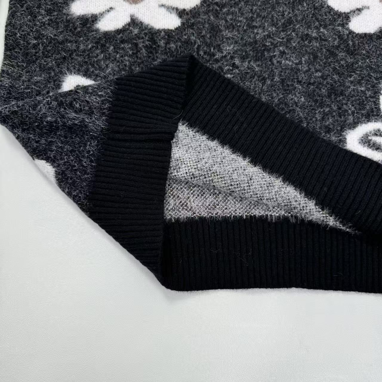 Three-dimensional flower knitted sweater