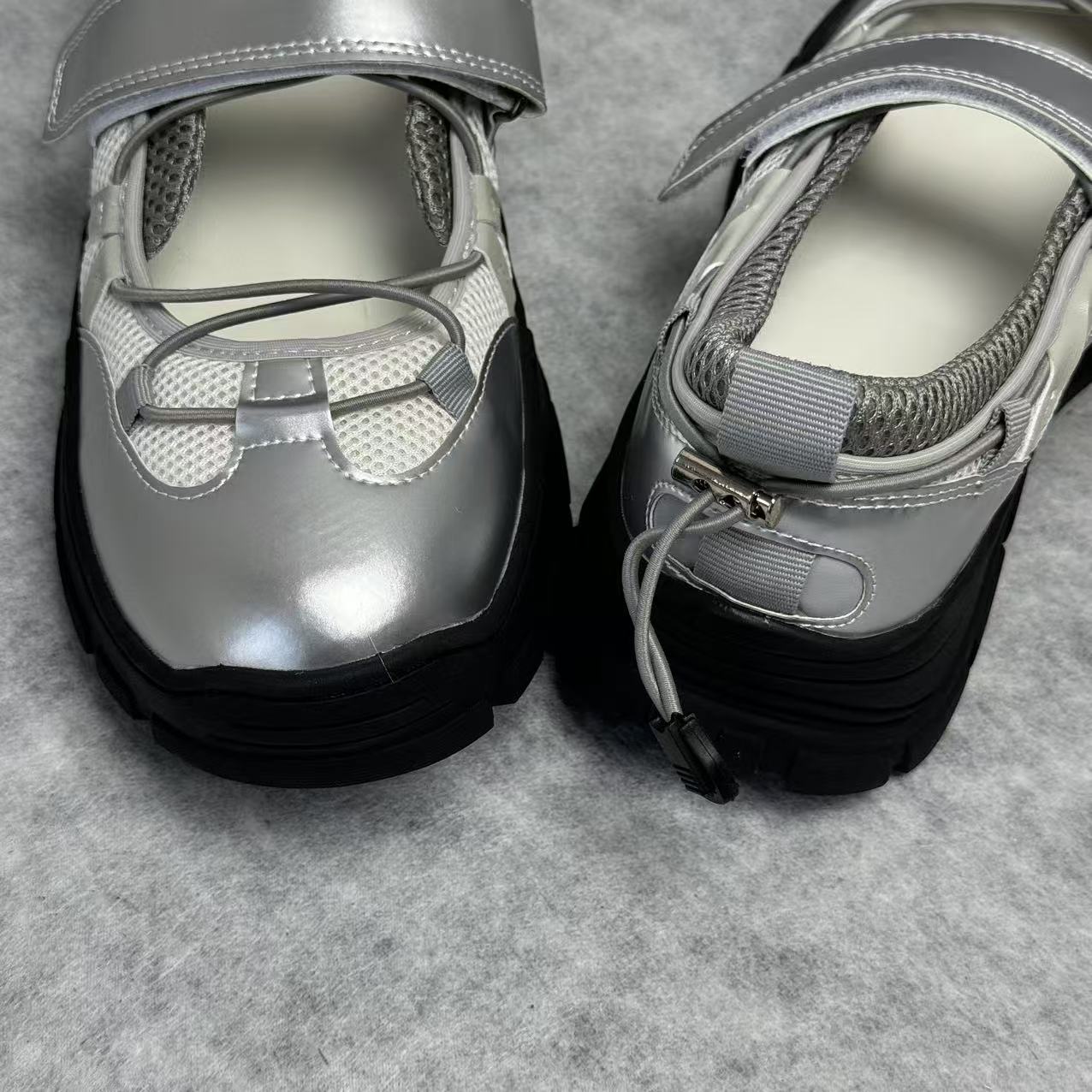 Low-cut Velcro Windproof Sports Shoes