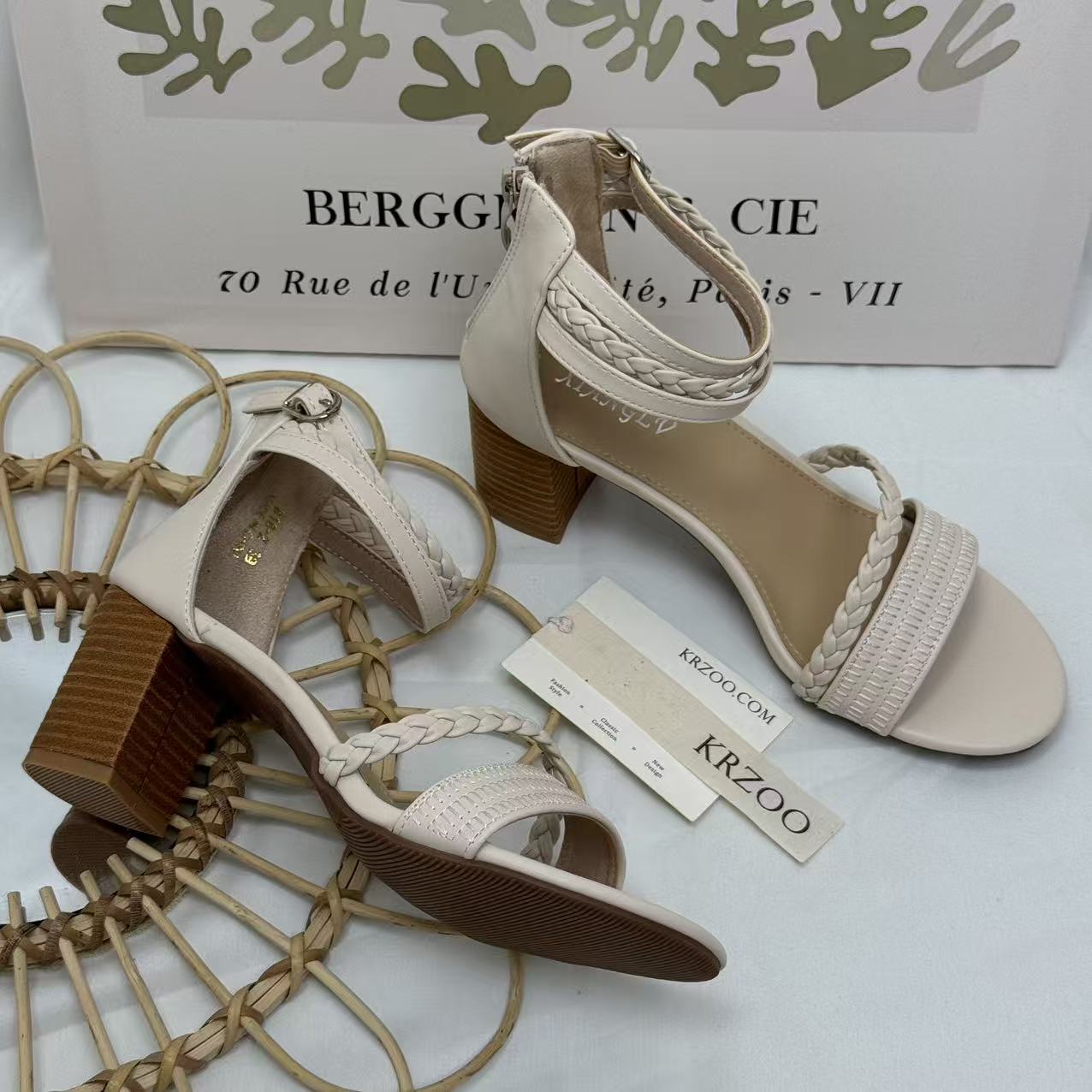 One-piece high-heeled Roman-style shoes
