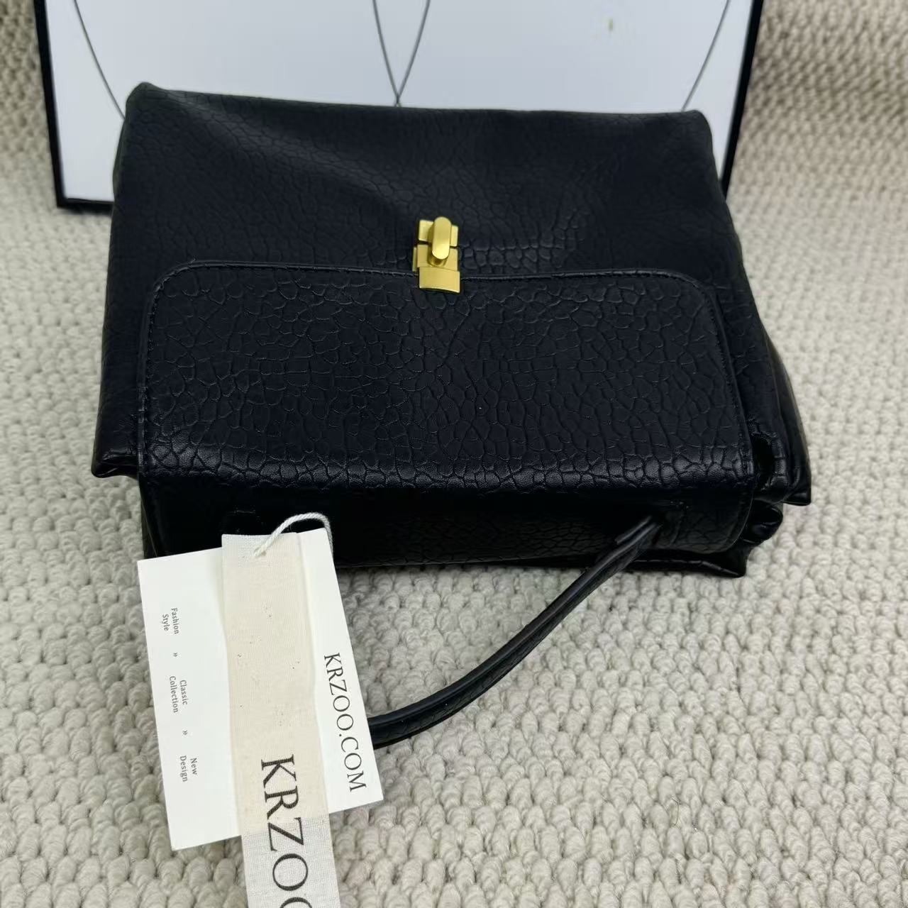 Pitot commuter crossbody bag