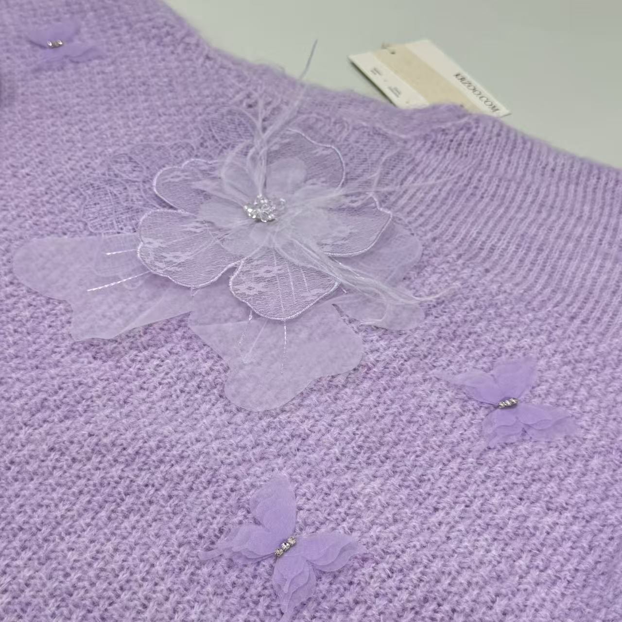 Three-dimensional netted flowered sweater
