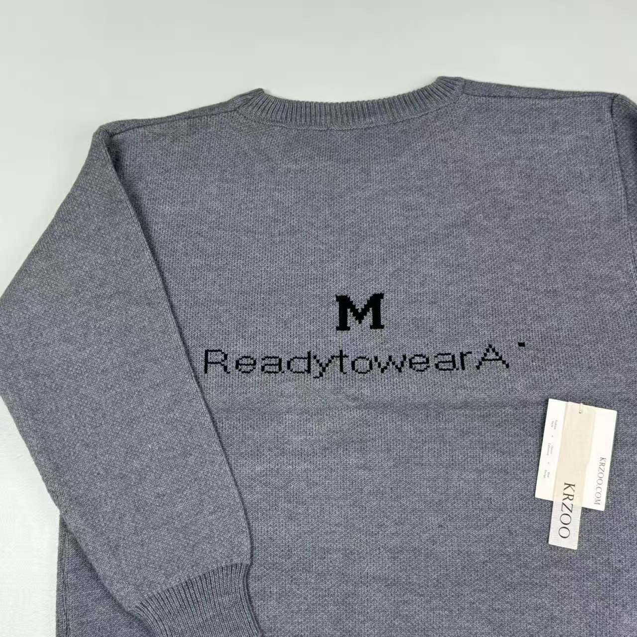 Letter patterned short-sleeved knit shirt