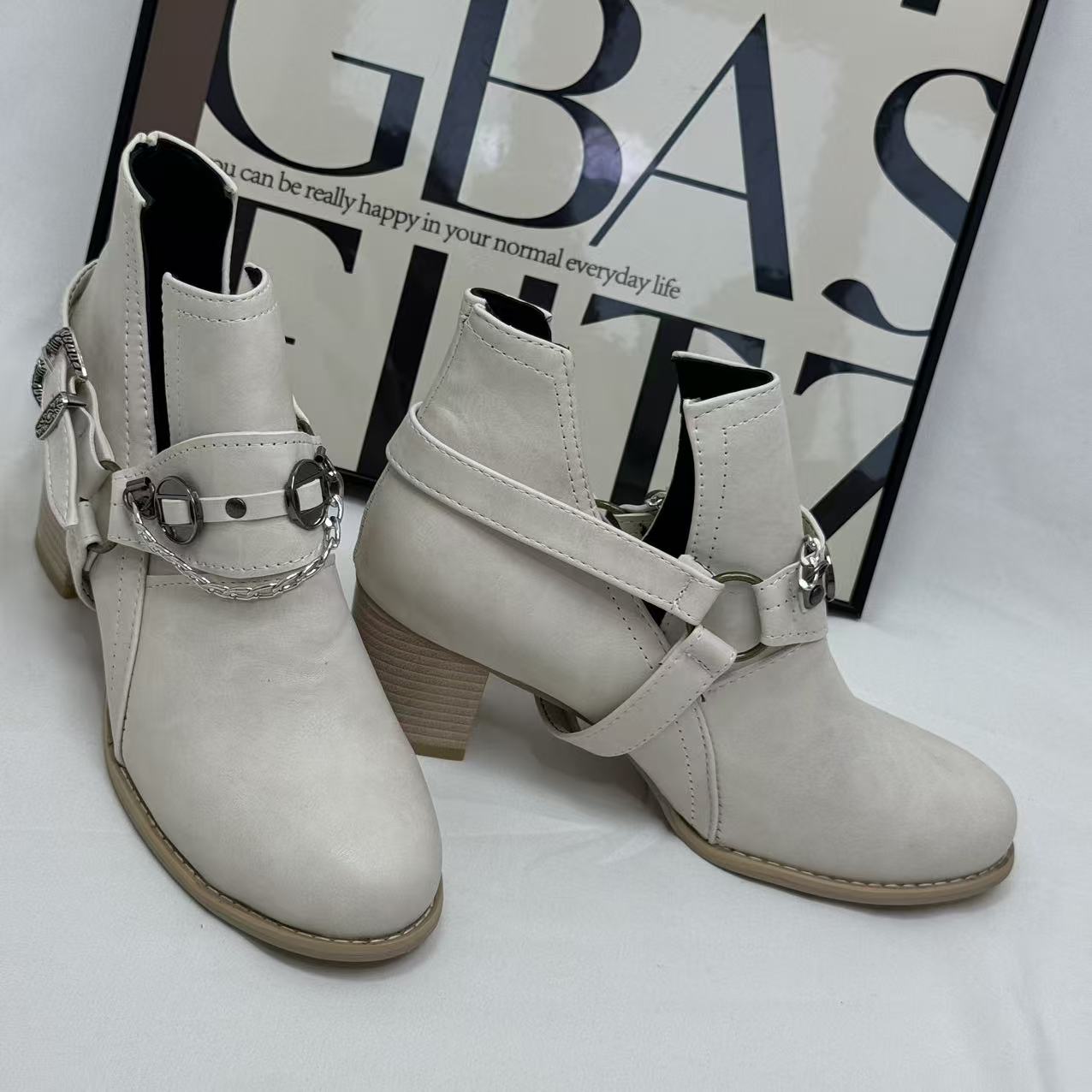 Bolt fastener thick-soled shoes