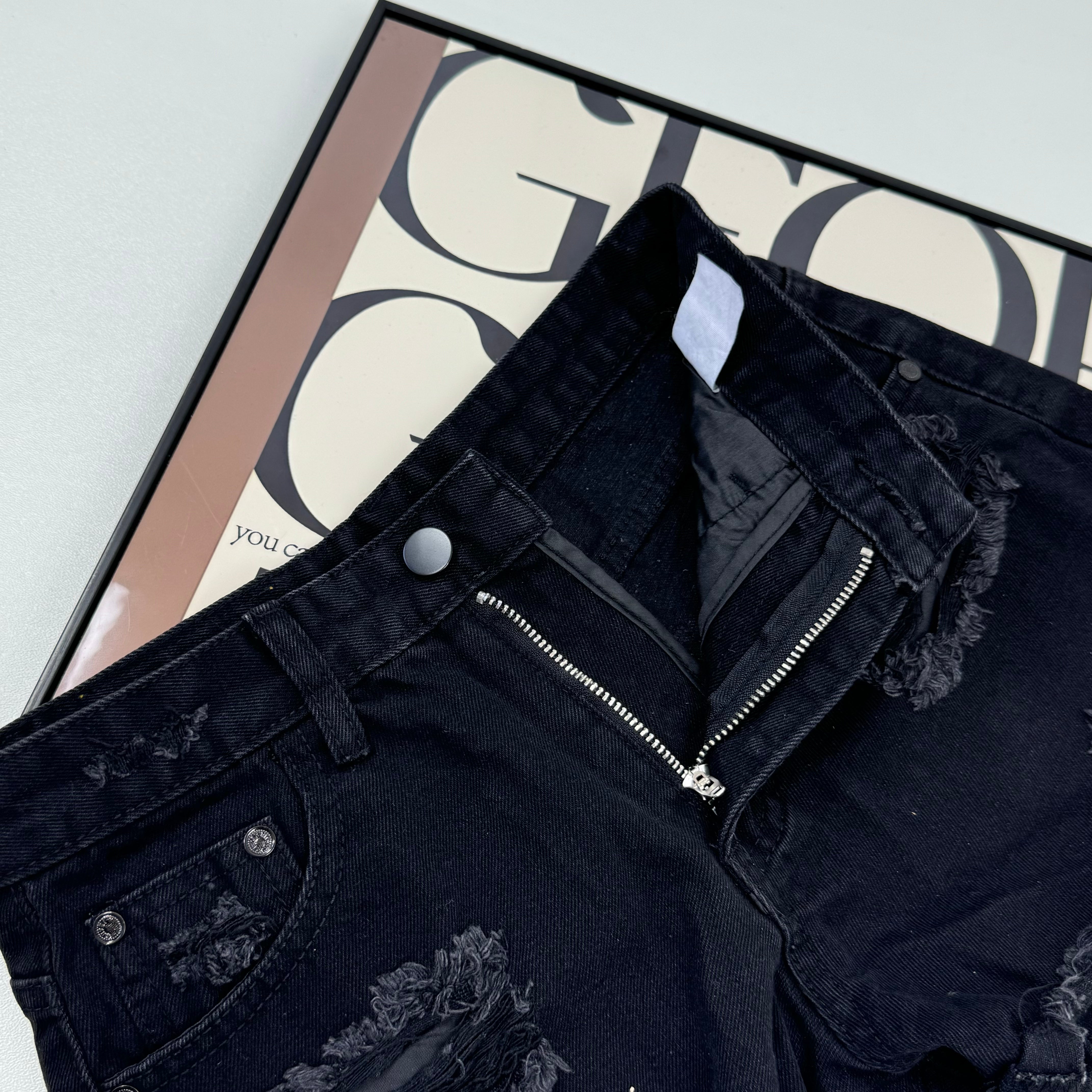 Low-waist fringed denim shorts