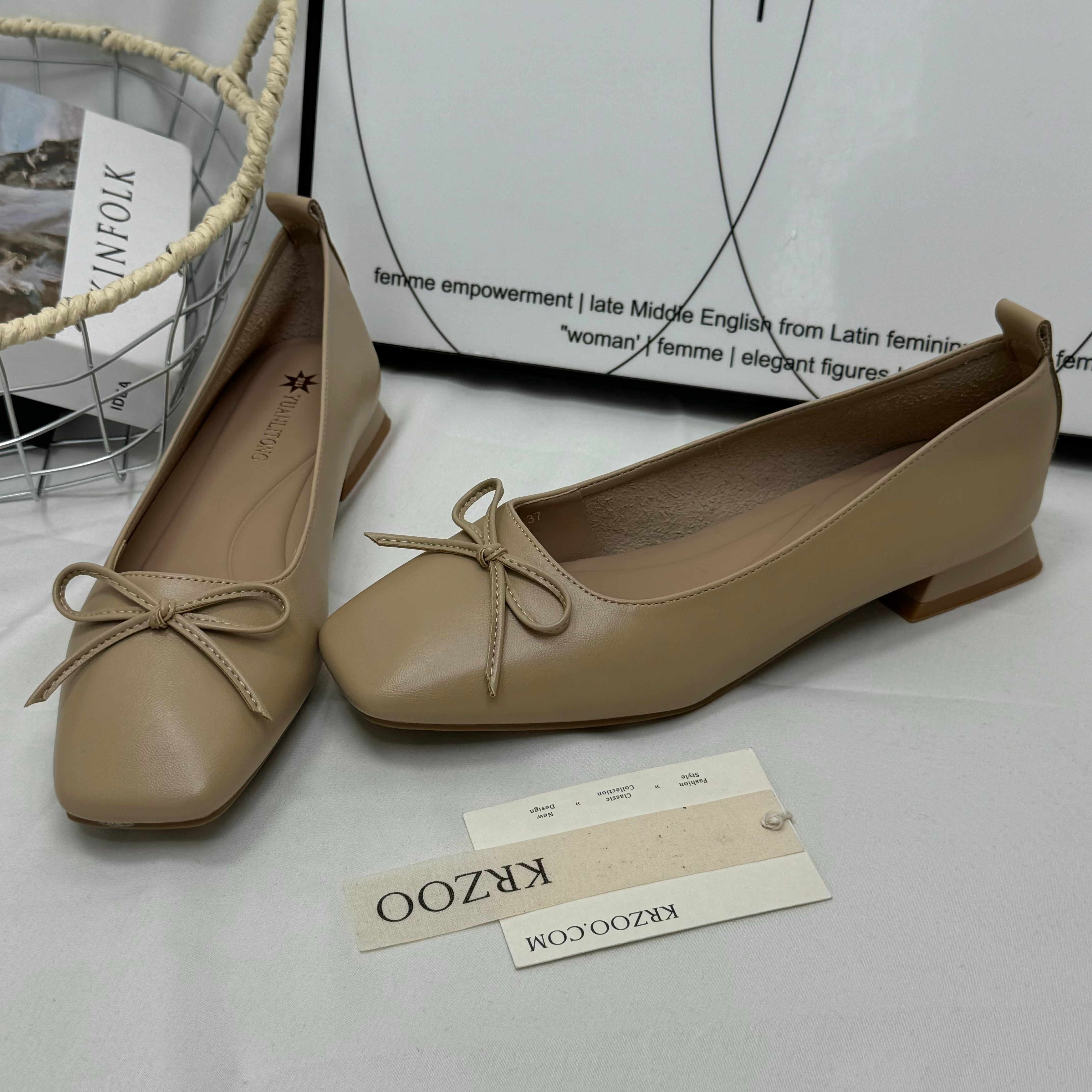 Round-toe low-heeled soft leather shoes