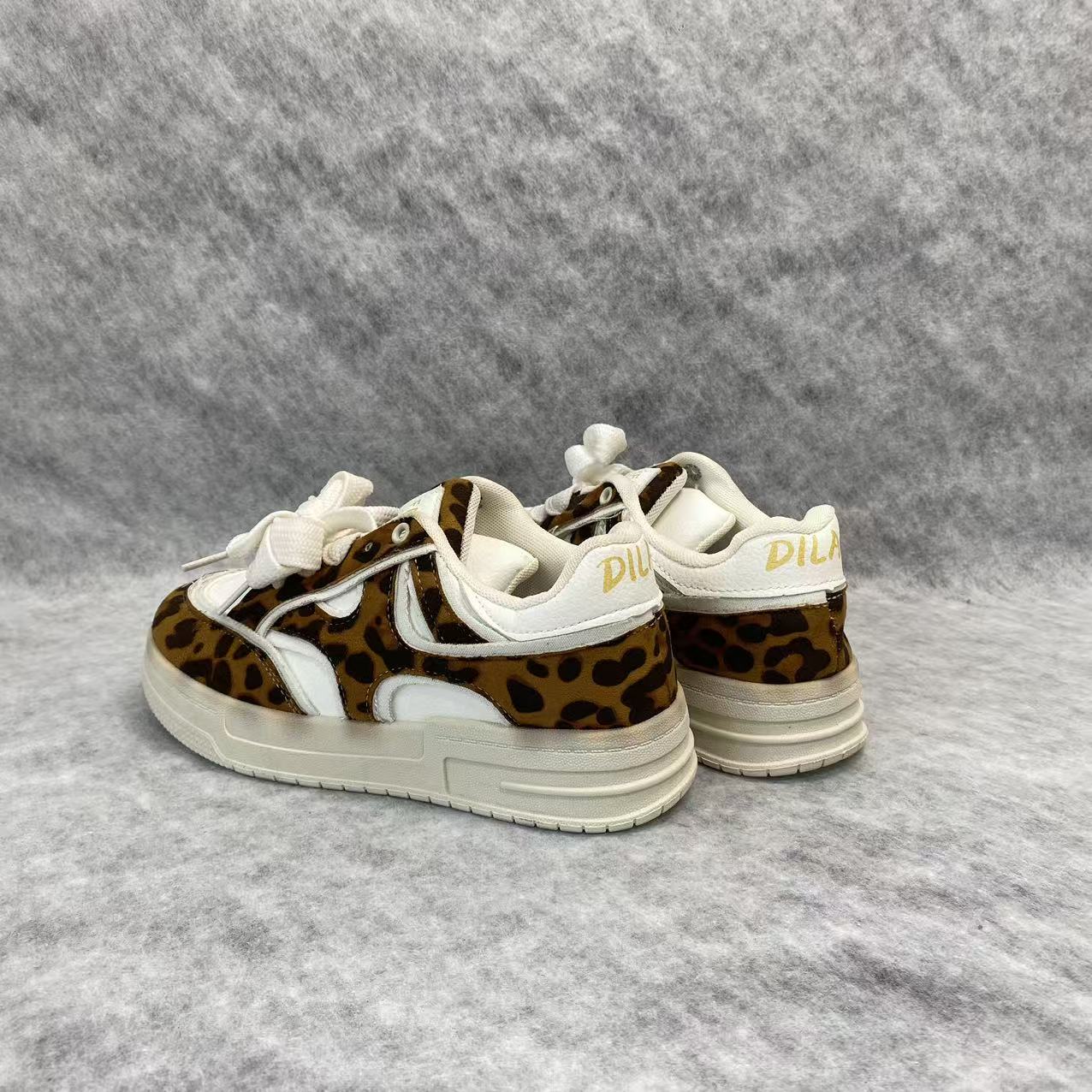 Thick-soled leopard-patterned loafers