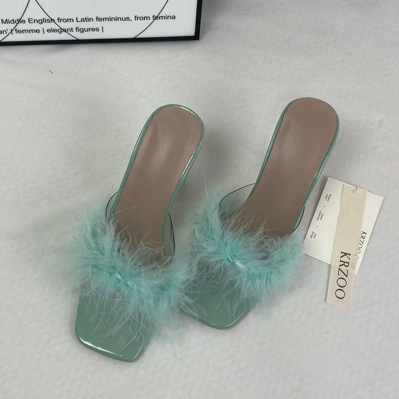 Square-toe one-piece slip-on slippers