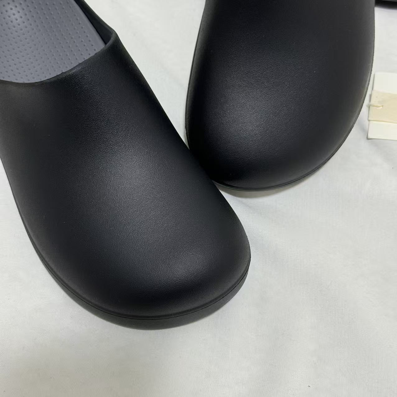 Non-Slip Closed-toe Slippers