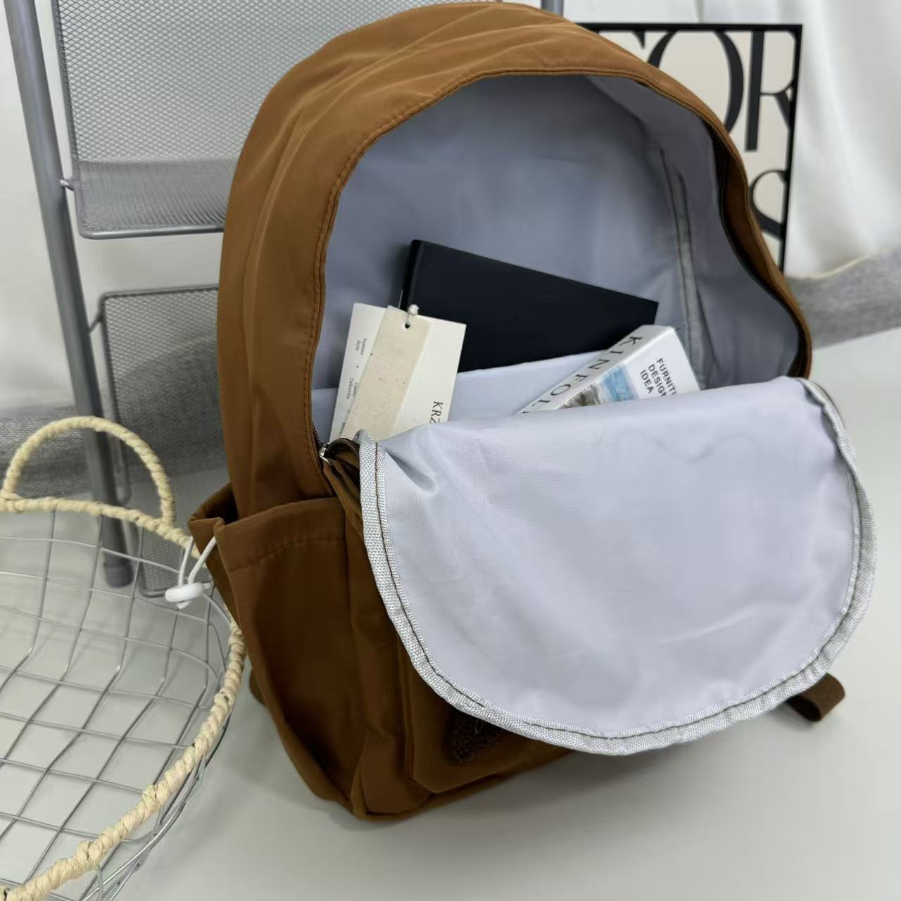 Large-capacity backpack for carrying books