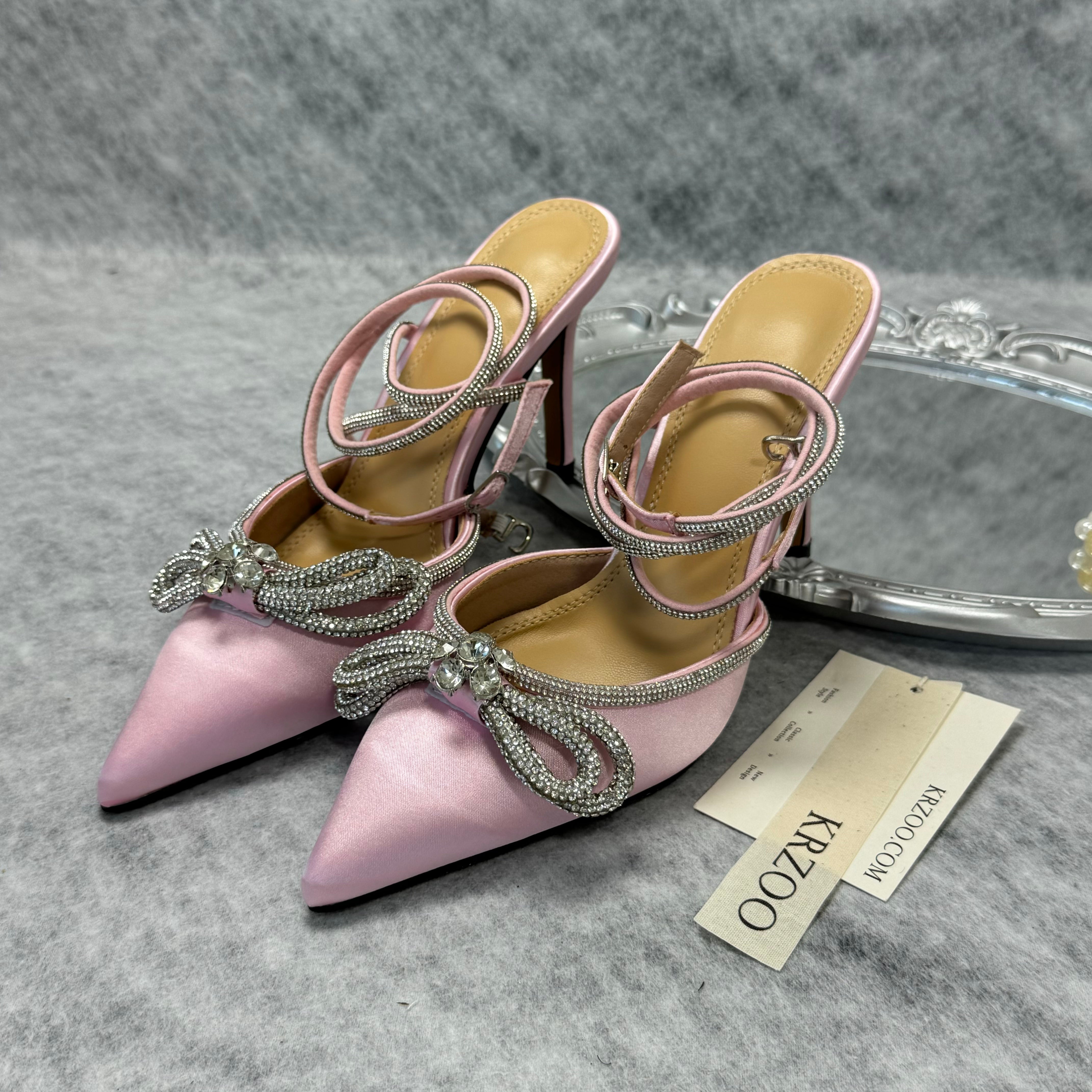 Pleated pointed-toe open-toe strap shoes