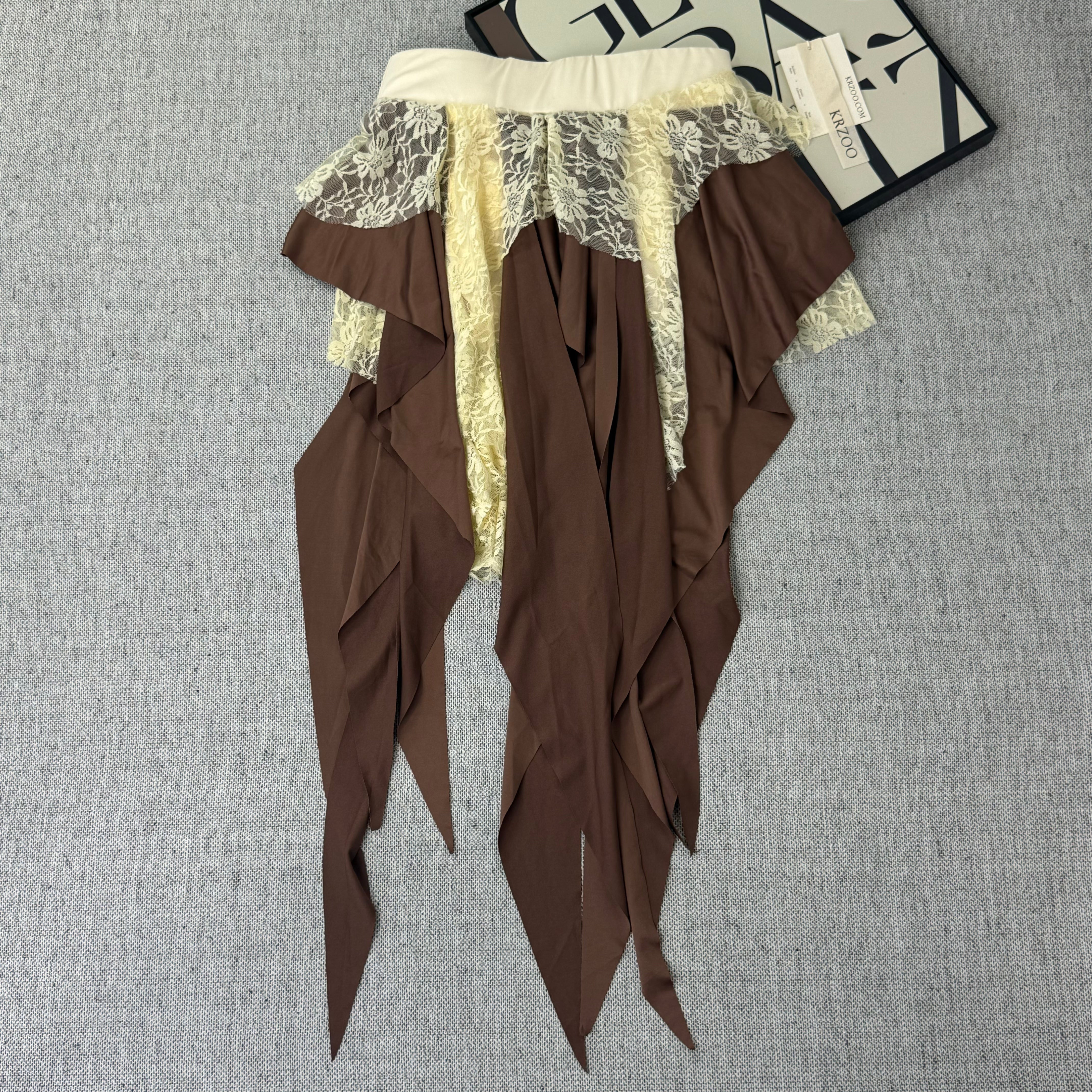 Multi-layered lace half-length skirt