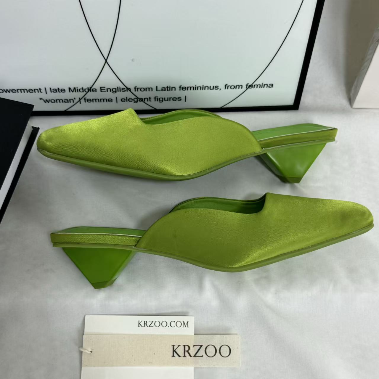 Square-Toe Closed-Toe Satin Triangle-Heeled Slippers