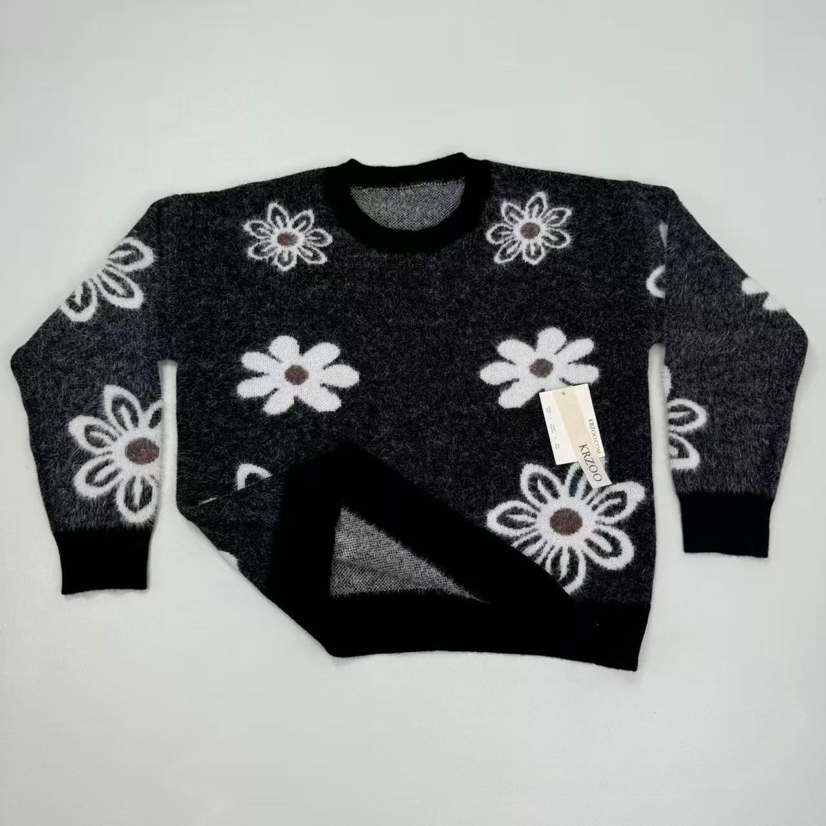 Three-dimensional flower knitted sweater