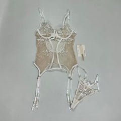 Embroidered heart-shaped decorative bra set