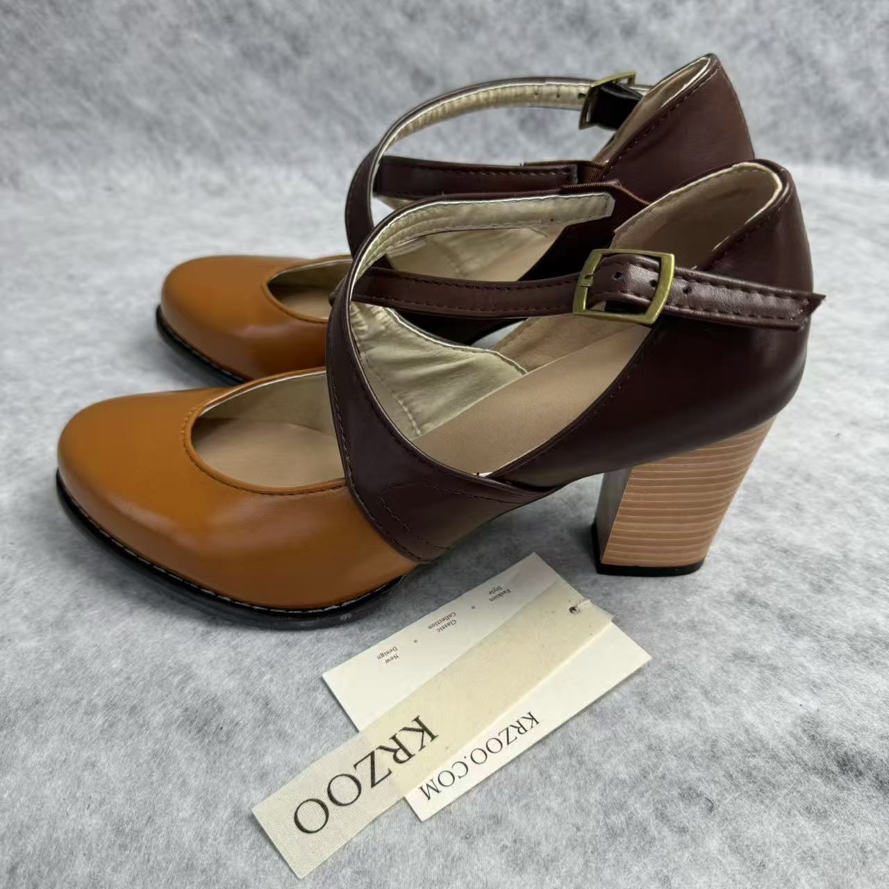 Sharp plastic buckle with thick heel connection