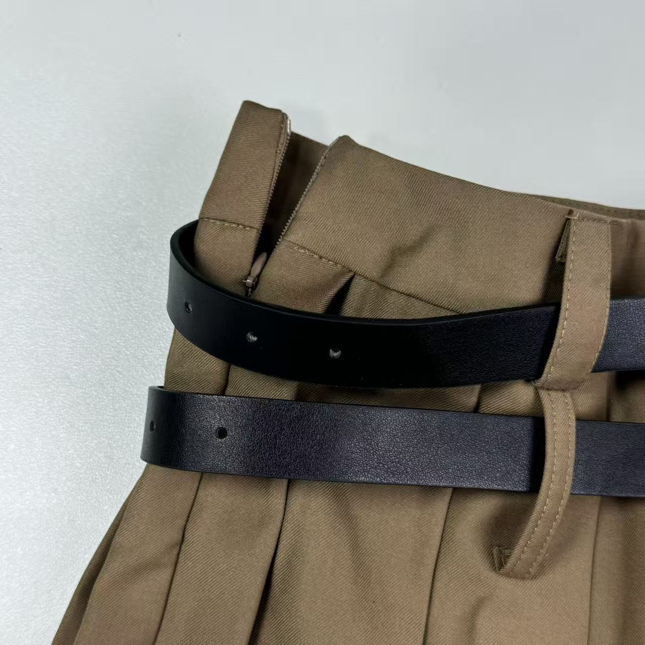 Double belt half-length pleated A-line mini skirt