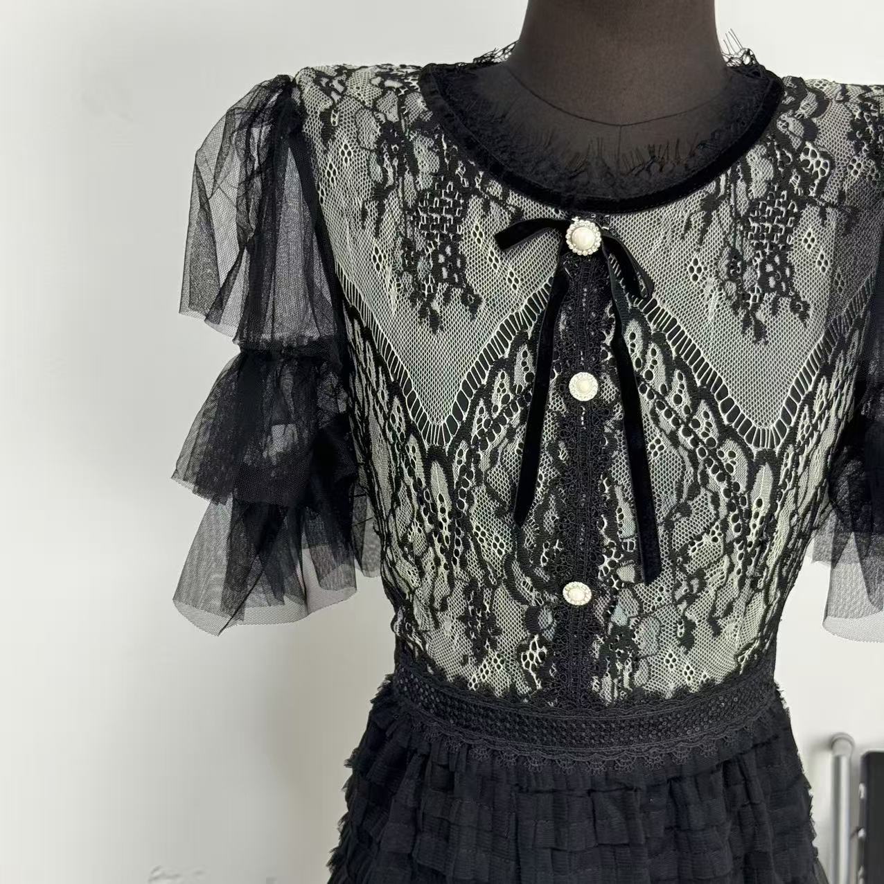 Belted round-neck lace dress