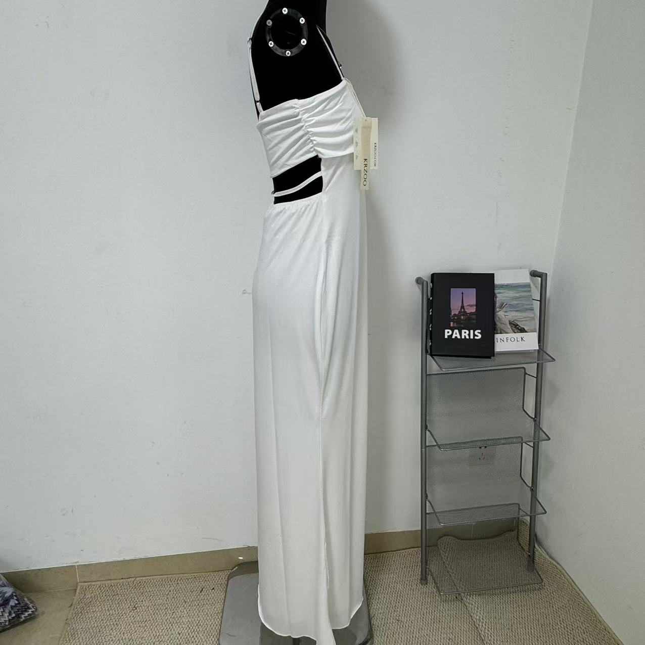 Backless halter-neck solid-color dress