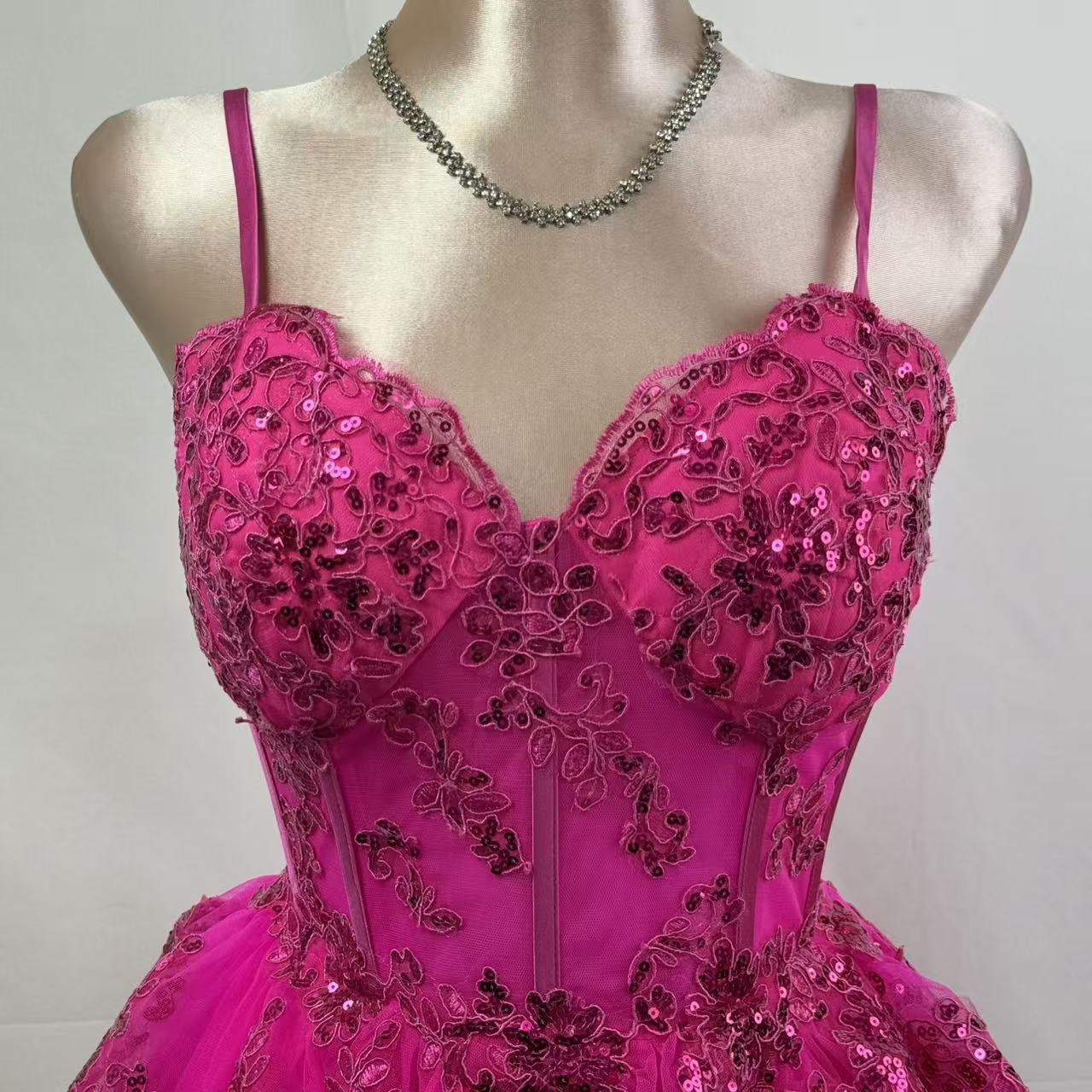 Light chiffon sequined layered dress in short style