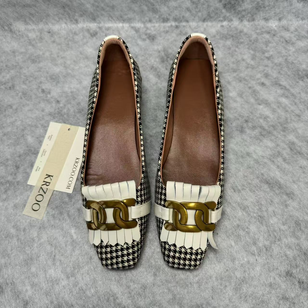 Fluffy shallow-toe retro small leather shoes