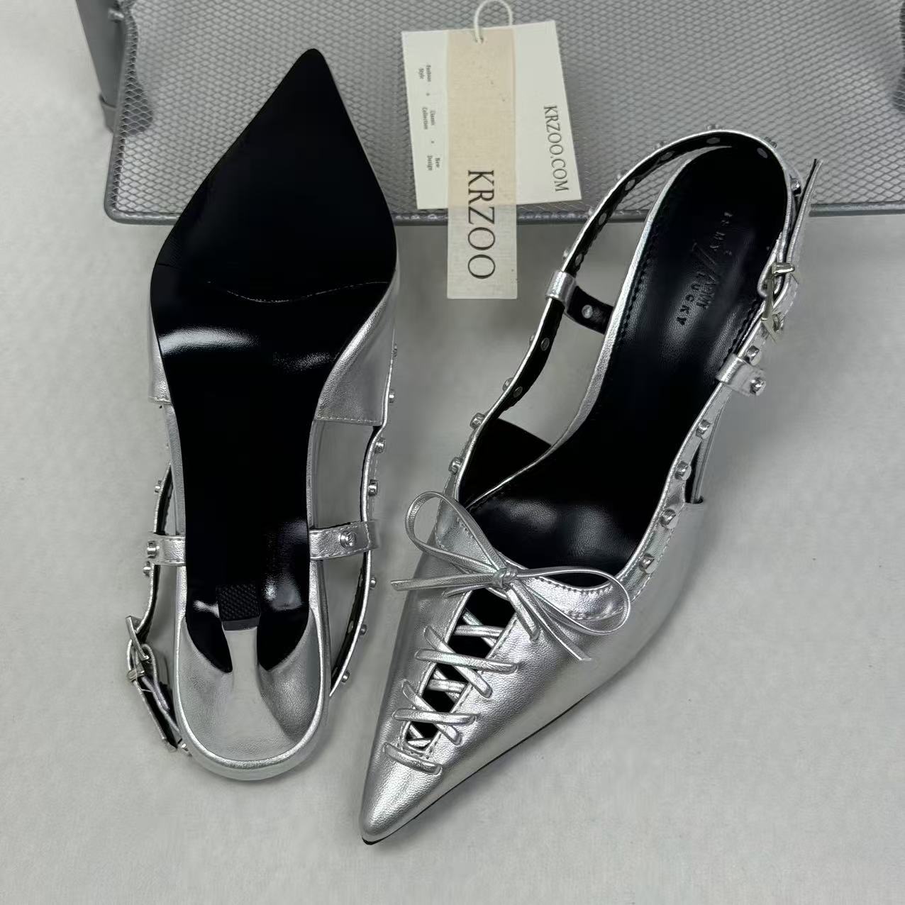Low-cut hollowed-out lace-up low-heeled shoes