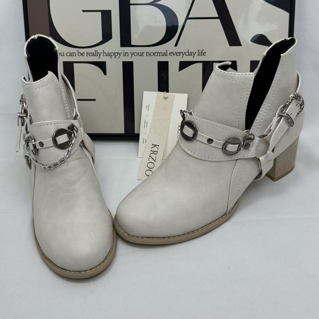 Bolt fastener thick-soled shoes