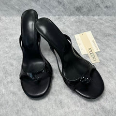 Round-toe thin-stringed slip-on sandals